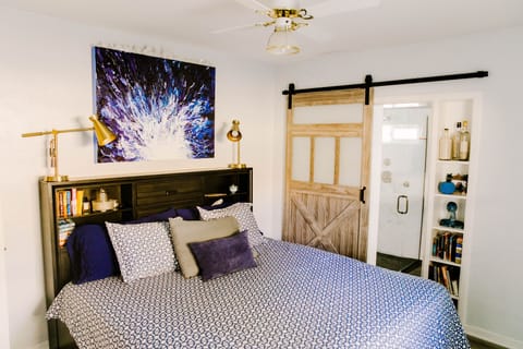 Master Bedroom. King Bed.
