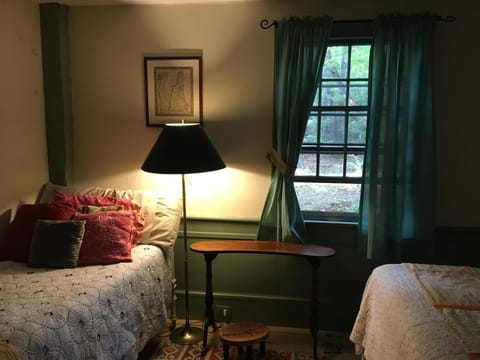 BR 1 twin and queen with attached bathroom