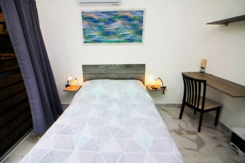 Comodo Loft con cama matrimonial y escritorio, por si haces un viaje de trabajo