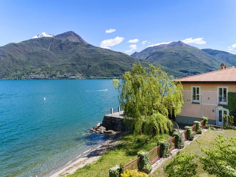 Villa Maia, Pianello Del Lario, Lake Como - NORTHITALY VILLAS vacation rentals