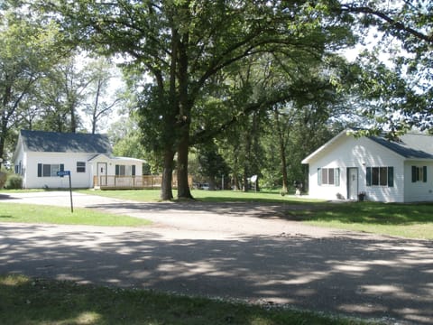 The Cabin on the right the Cottage VRBO#585822 on the left