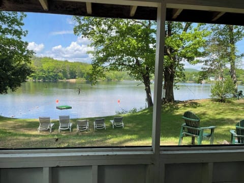 Cottage 10 Overlooking the water