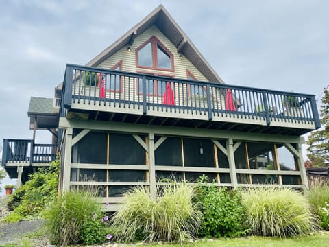 Top deck fits 10 comfortably, bottom screened in porch perfect for night time.