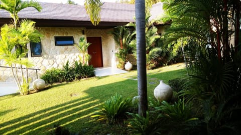 View from Pool Deck to front door of Guest House