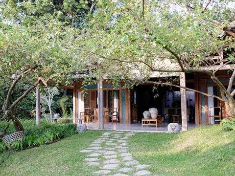 Cozy Wooden House In Canggu Resort