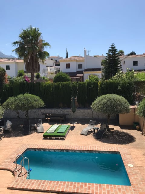 Private Garden & Pool