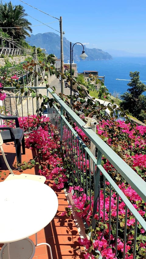 Panorama mozzafiato dal balcone di casa 