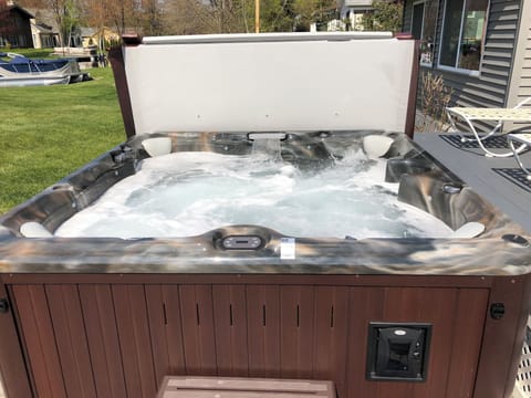 6-7 person hot tub