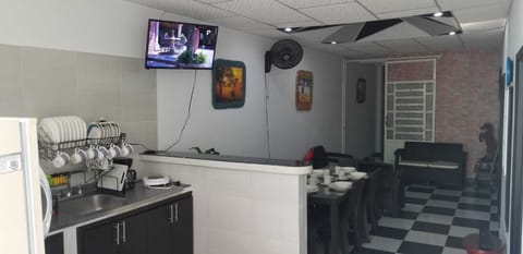 Cocina, Comedor, Sala con ventilador.