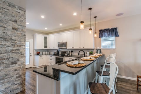 Kitchen / breakfast bar
