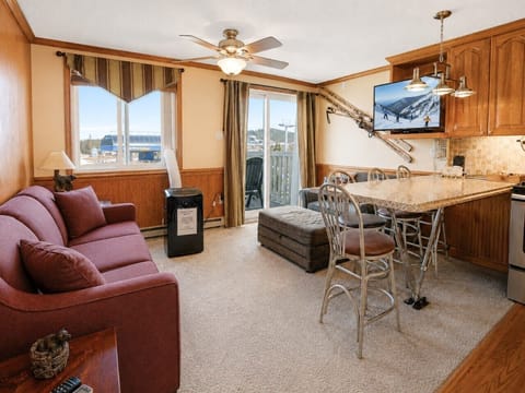 Mountain Lodge 326 is your Snowshoe home away from home!