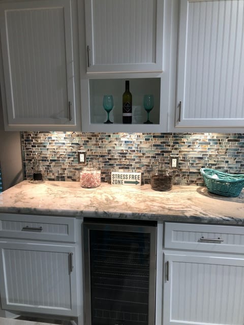 Side kitchen - Wine cooler