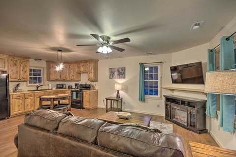 Living Room | Free WiFi | Smart TV | Central A/C