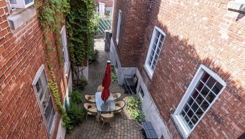 Private courtyard 