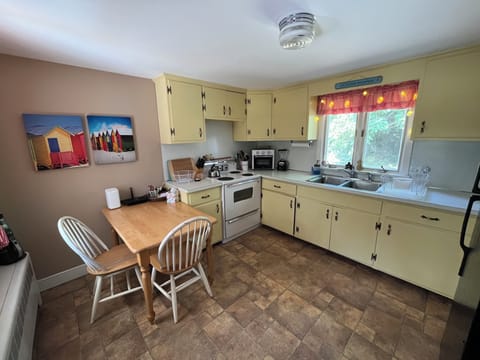 Kitchen with vintage oven, blender, air fryer/toaster, griddle, crock pot, more!