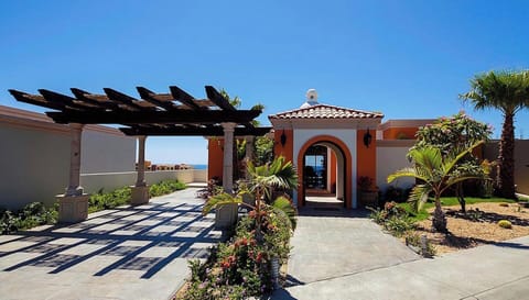 Front of the villa with parking private parking spot.
