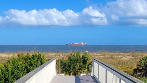 Welcome To 11C Oceanview Court - Direct Beach Access!