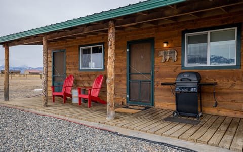 Welcome to Cowboy Bunkhouse #1! Rustic charm close to Cody