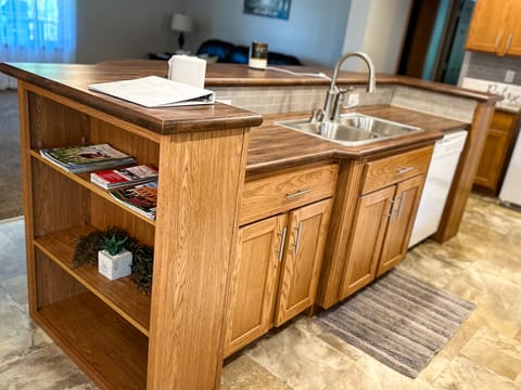 Island with a kitchen sink