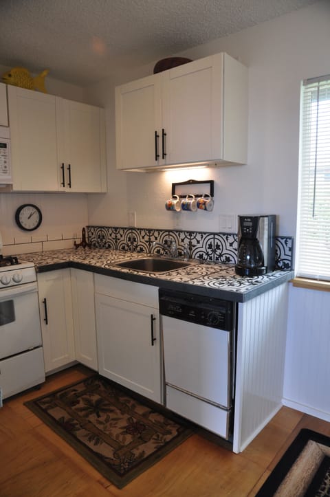 Kitchen - Dishwasher