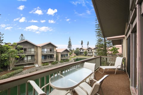 balcony/porch overlooking lake