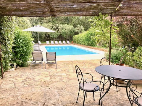 Vue sur la piscine commune - view on common pool - 11 x 5,5 m