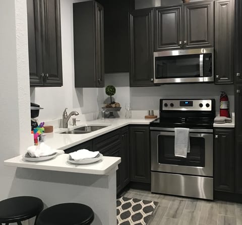 Elegant Full Kitchen