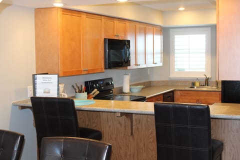 Bar Counter Dining Area & Kitchen