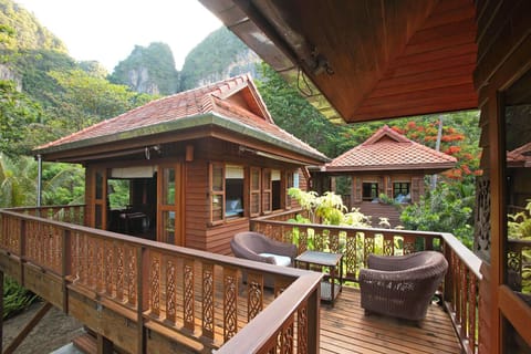 Master Bedroom and outside seating for 2.