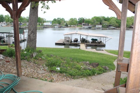 Water is just steps away. No steep hill easy access. 3 steps and you are there!