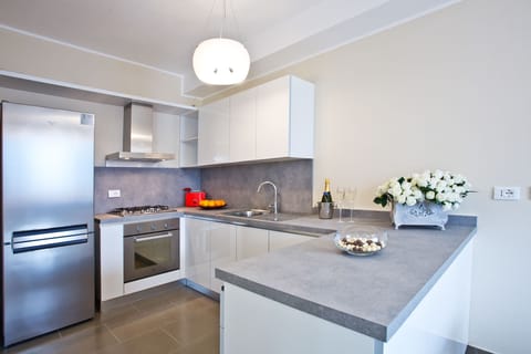 Kitchen with all mod cons.