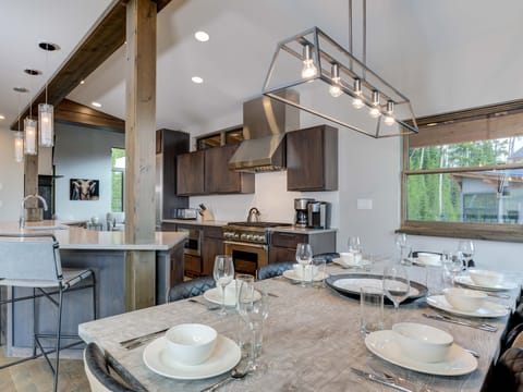 Homestead Chalet 12 Claim Jumper, Dining, 2