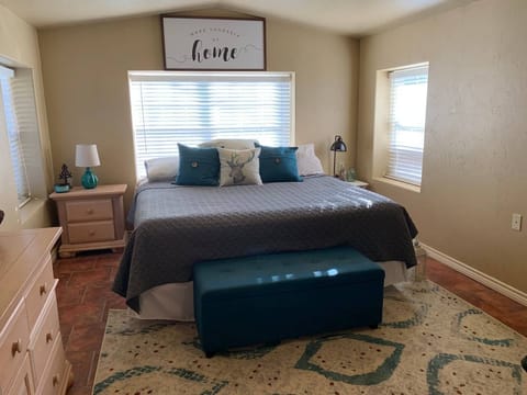 Enjoy optimal comfort & support on the new Nectar king-sized mattress + pillows.