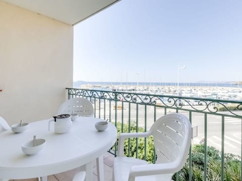 Table, Plant, Furniture, Property, Sky, Tableware, Building, Chair, Architecture, Dishware