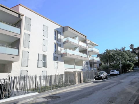 Residential Area, Property, Neighbourhood, Building, Architecture, Apartment, House, Mixed-Use, Real Estate, Town