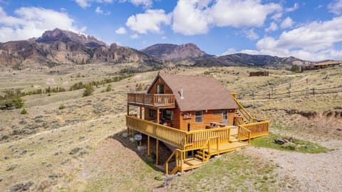 Welcome to High Point Hideout! Panoramic mountain views on the way to Yellowstone