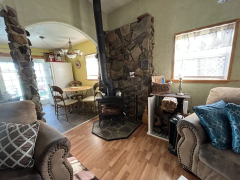 Wood stove. Wood can be purchased at the snappy subs a block down.