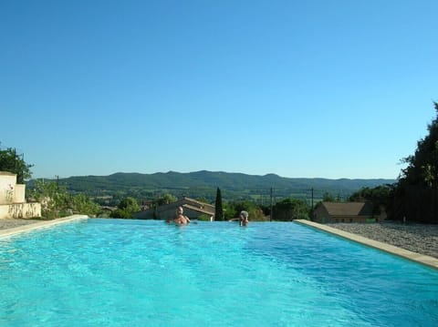 Infinite 6mX12m swimming-pool with pool house