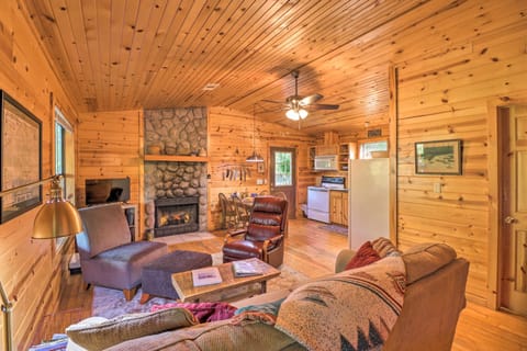 Mountain View Vacation Rental | 2BR | 1BA | 1 Step to Enter | 650 Sq Ft