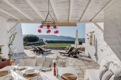 Beachfront villa with stunning sea view . Villa in Paros, Greece