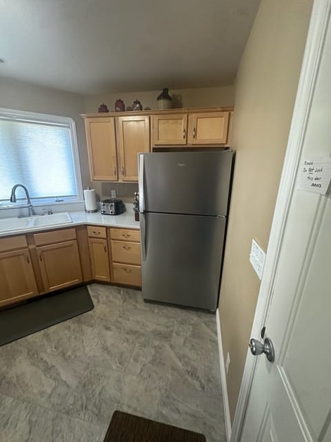 Newly remodeled, fully equipped kitchen.