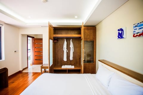 3BR/POOL &amp; GARDEN VIEW/ AIRY/ LOVELY