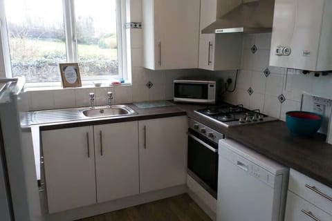 well equipped kitchen.pots pans cutlery glassware, fridge/freezer dish washer.