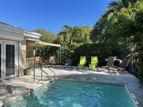 Mature landscaping provides excellent privacy!