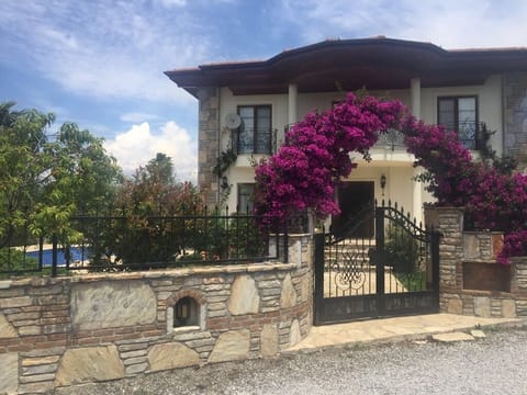 Villa Sixty Four