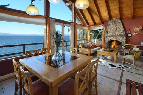 GREAT 3BEDR HOME ON THE LAKE SHORE (H50)