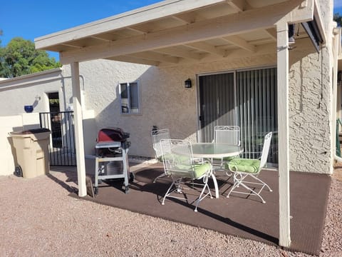 Patio w/Gas Grill