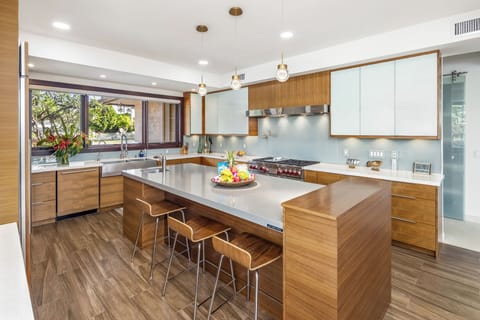 The wooden island bar for quick meals and entertainment.