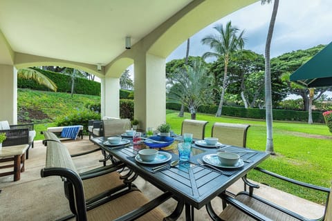 Dining for six on the private lanai