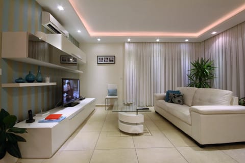Large Spacious Living Area - Luxury living
